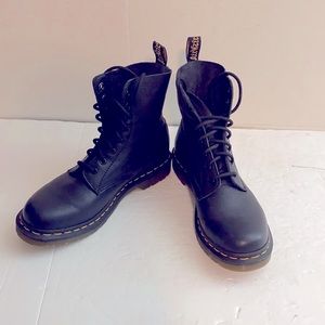 Dr. Martens 1460 Pascal soft leather combat boot